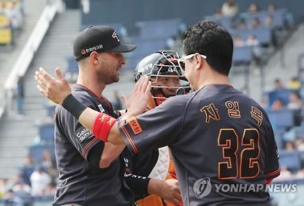 Alessandro-Alex-Maestri-Hanwha-Eagles-Kbo-Baseball (4)