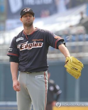 Alessandro-Alex-Maestri-Hanwha-Eagles-Kbo-Baseball (8)