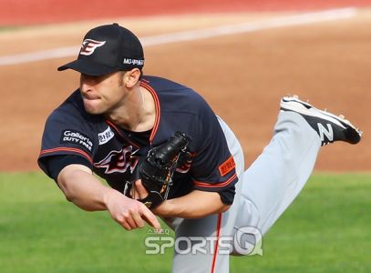 Alessandro Maestri Hanwha Eagles Casacca 48 (4)