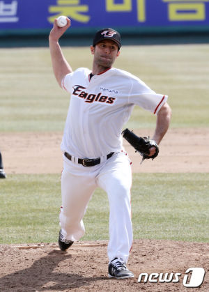 Alessandro Alex Maestri Hanwha Eagles Corea Baseball (8)