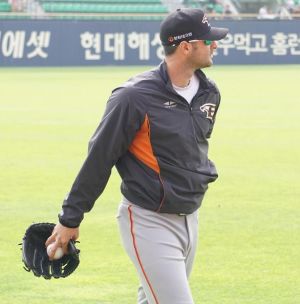 Alessandro Maestri Eagles Korean Baseball (10)