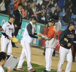 Alessandro Maestri Eagles Korean Baseball (12)