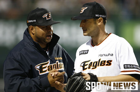 Alessandro Maestri Eagles Korean Baseball (21)