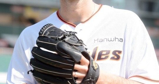 Maestri signs korean baseball
