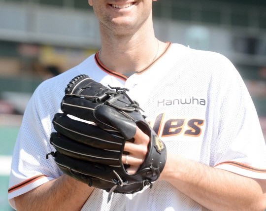 Maestri signs korean baseball