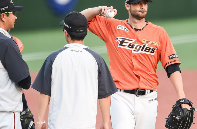 Maestri tagliato dagli Eagles